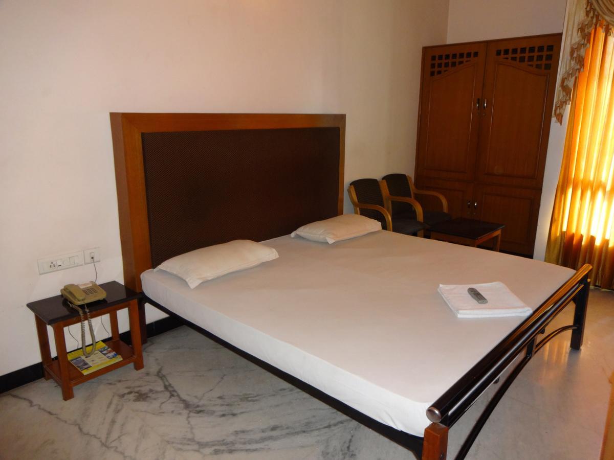 Hotel Grand Palace Coimbatore Buitenkant foto