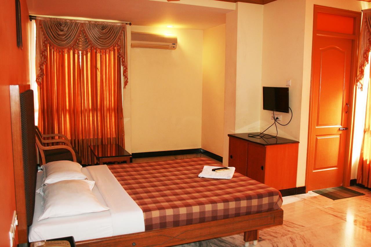 Hotel Grand Palace Coimbatore Buitenkant foto